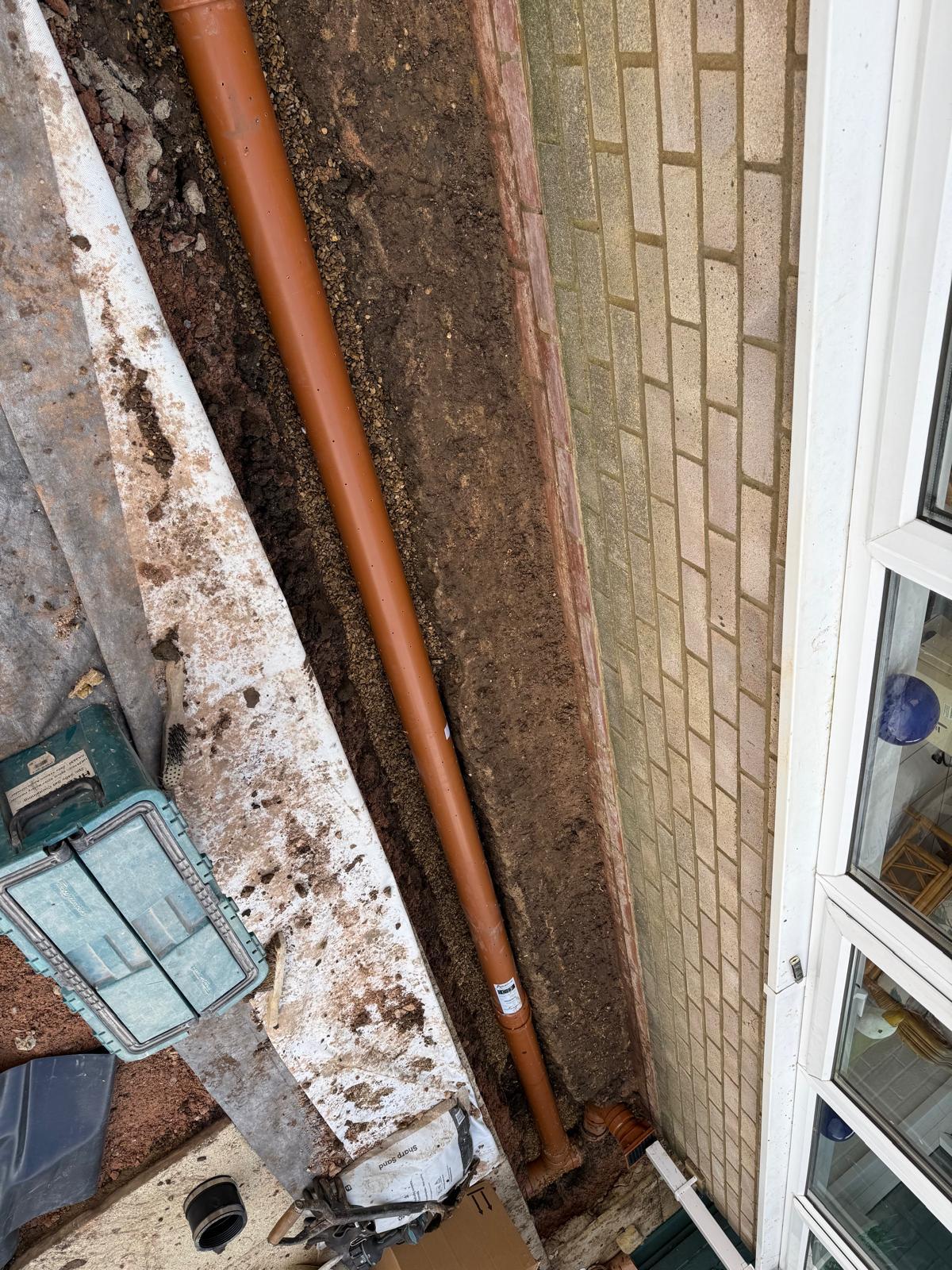 Exterior drainage pipe